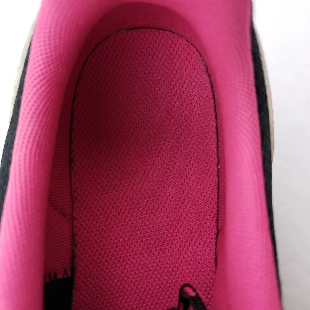 Nike Roshe One Girls Size 6Y Womens Sz 7.5 Black Pink Running Sneaker Shoes
